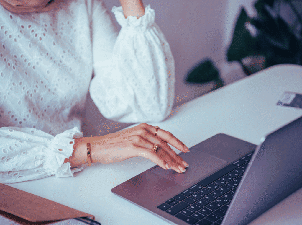 The best course to start a blog. woman at laptop trying to decide to buy or not to buy.