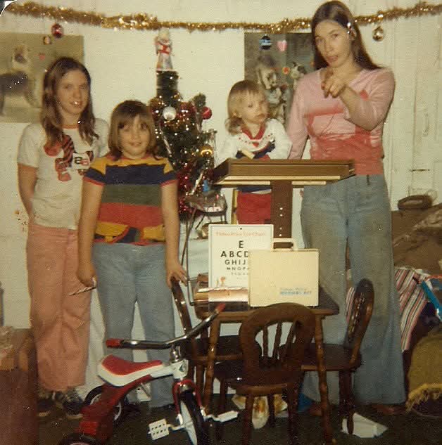 side hustle ideas. picture of a christmas morning when I was a kid. me, my sister, my aunt and baby cousin.